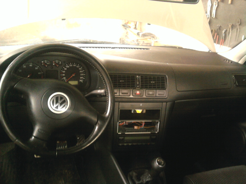 VW GOLF 1,6 16V 2001 g.